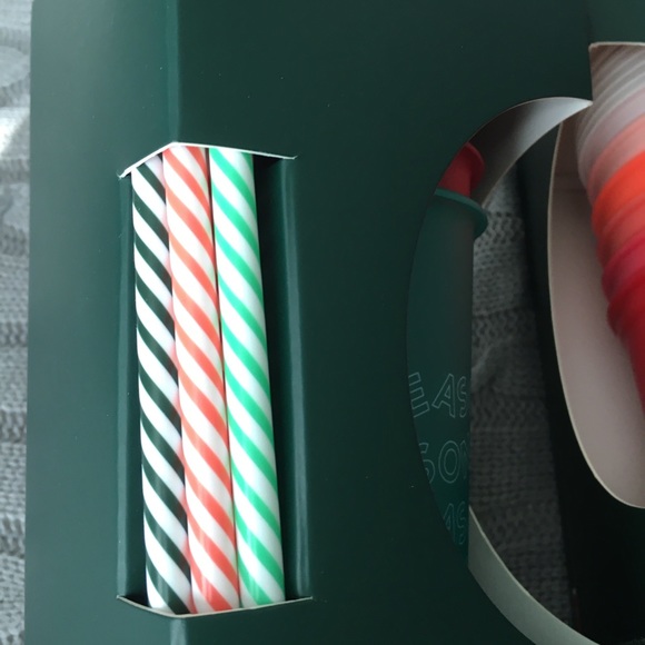 Bundle of 2019 Starbucks Holiday Reusable Cups - Picture 4 of 8